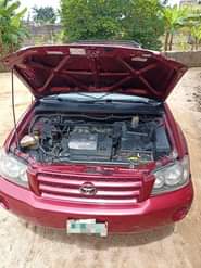 A picture of Toyota Highlander 05 Everything working perfectly okay Buy and drive