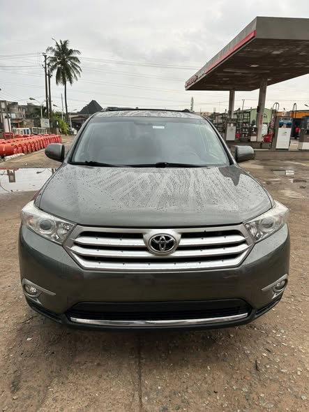A picture of 2012 Tpyota Highlander