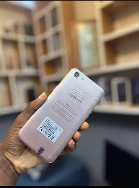 A picture of oppo 128 Gb