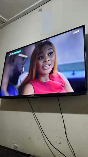 A picture of Hisense smart 49 inches for sell