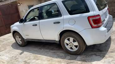 A picture of 2008 Ford escape 4 plug