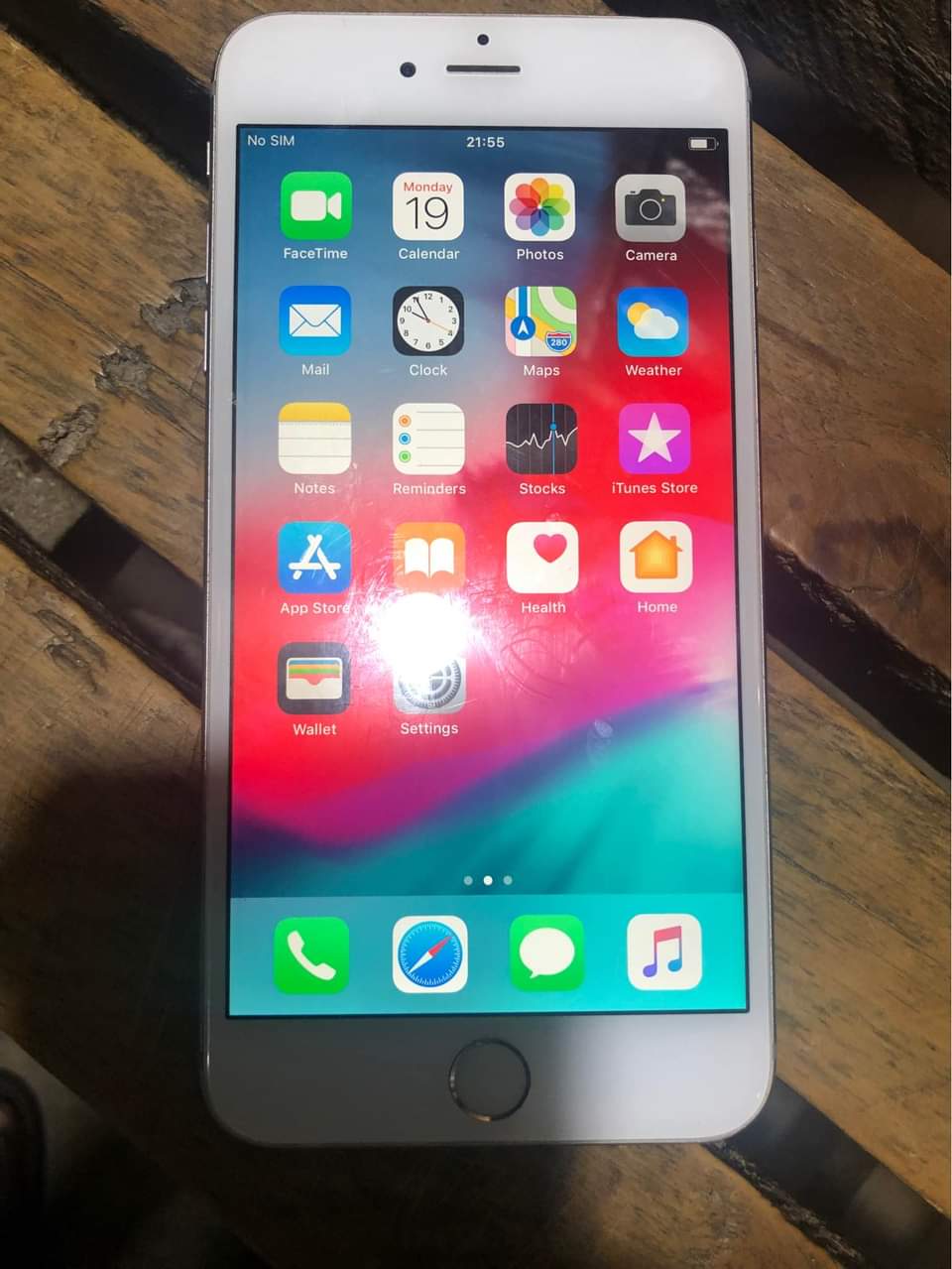 A picture of I phone six plus