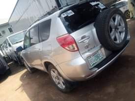 A picture of 2007 Toyota RAV 4 4plug