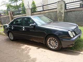 A picture of 2003 MERCEDES BENZ E320