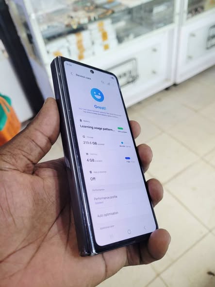 A picture of Samsung galaxy fold 4 5G 256gb 12gbram perfect cameras faulty