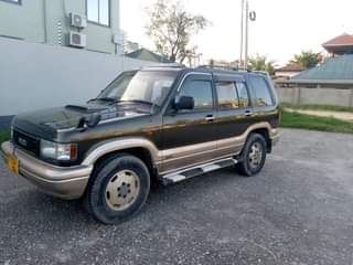 A picture of Isuzu bigon iyo unawasha unaondoka Injin ndogo diesel Gia automatic