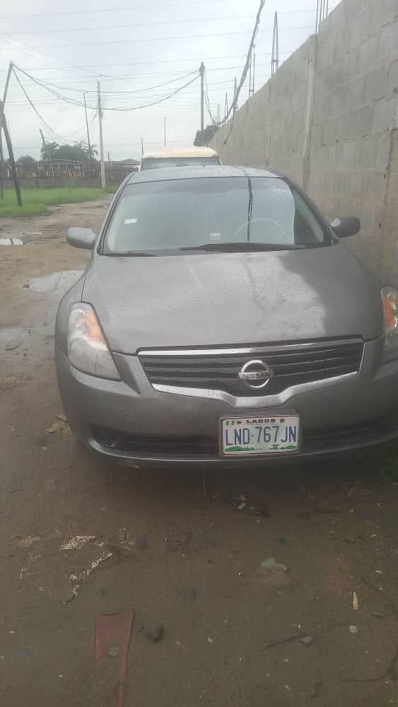A picture of Nissan Altima 08