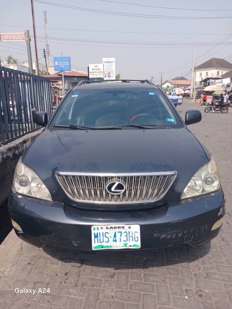 A picture of Lexus RX330 2005