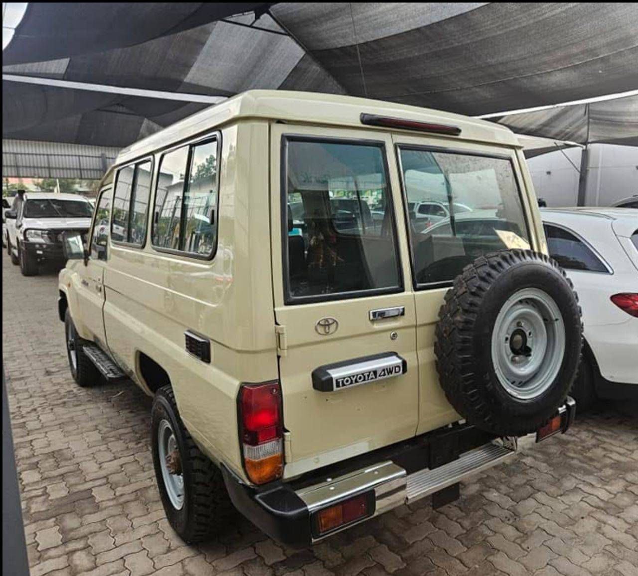 A picture of Hardtop for sale call 0657633355