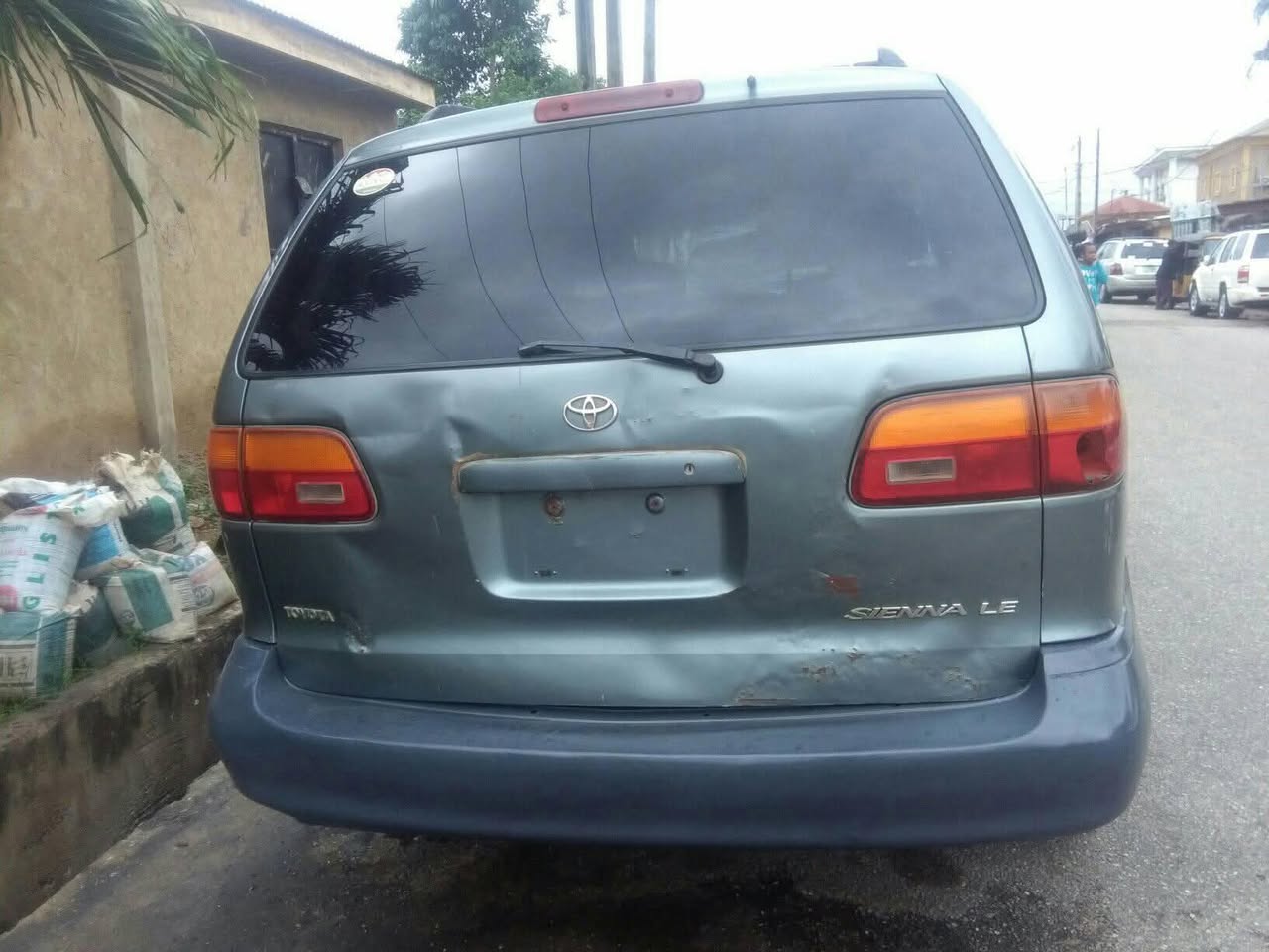 A picture of 2002 Toyota sienna