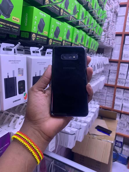 A picture of Samsung s10e gb128