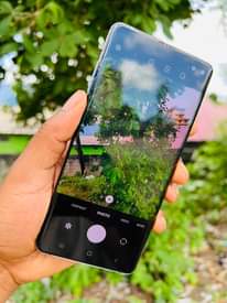 A picture of Samsung s10 plus