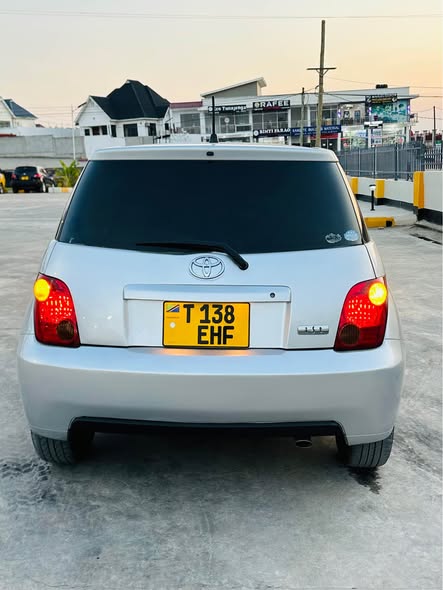 A picture of TOYOTA IST
