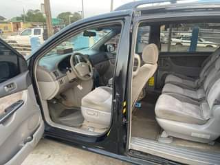 A picture of This is extremely clean Toyota sienna 2008 model first body