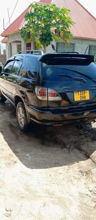 A picture of Toyota HARRIER OLD