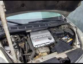 A picture of Toyota Sienna 05 Engine and Gear is perfect Ac needs