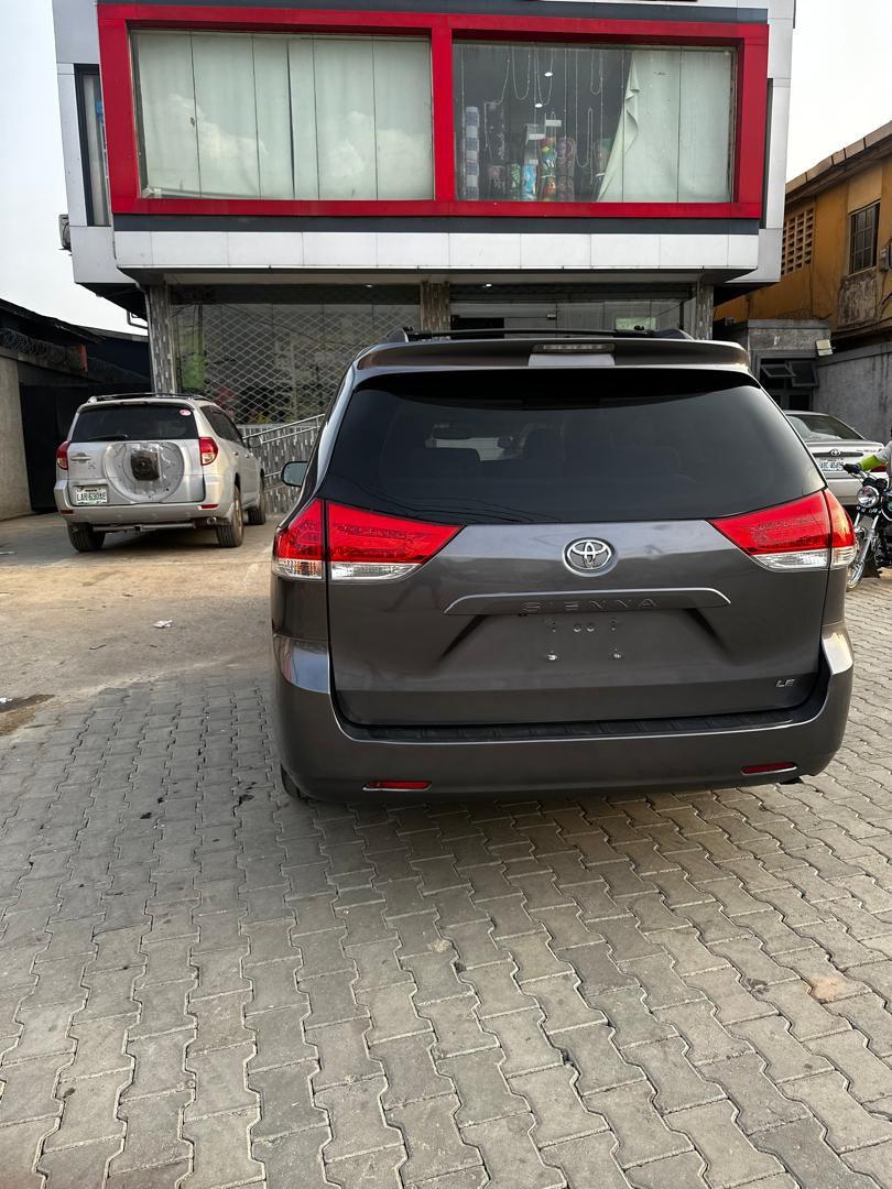 A picture of Toyota Sienna