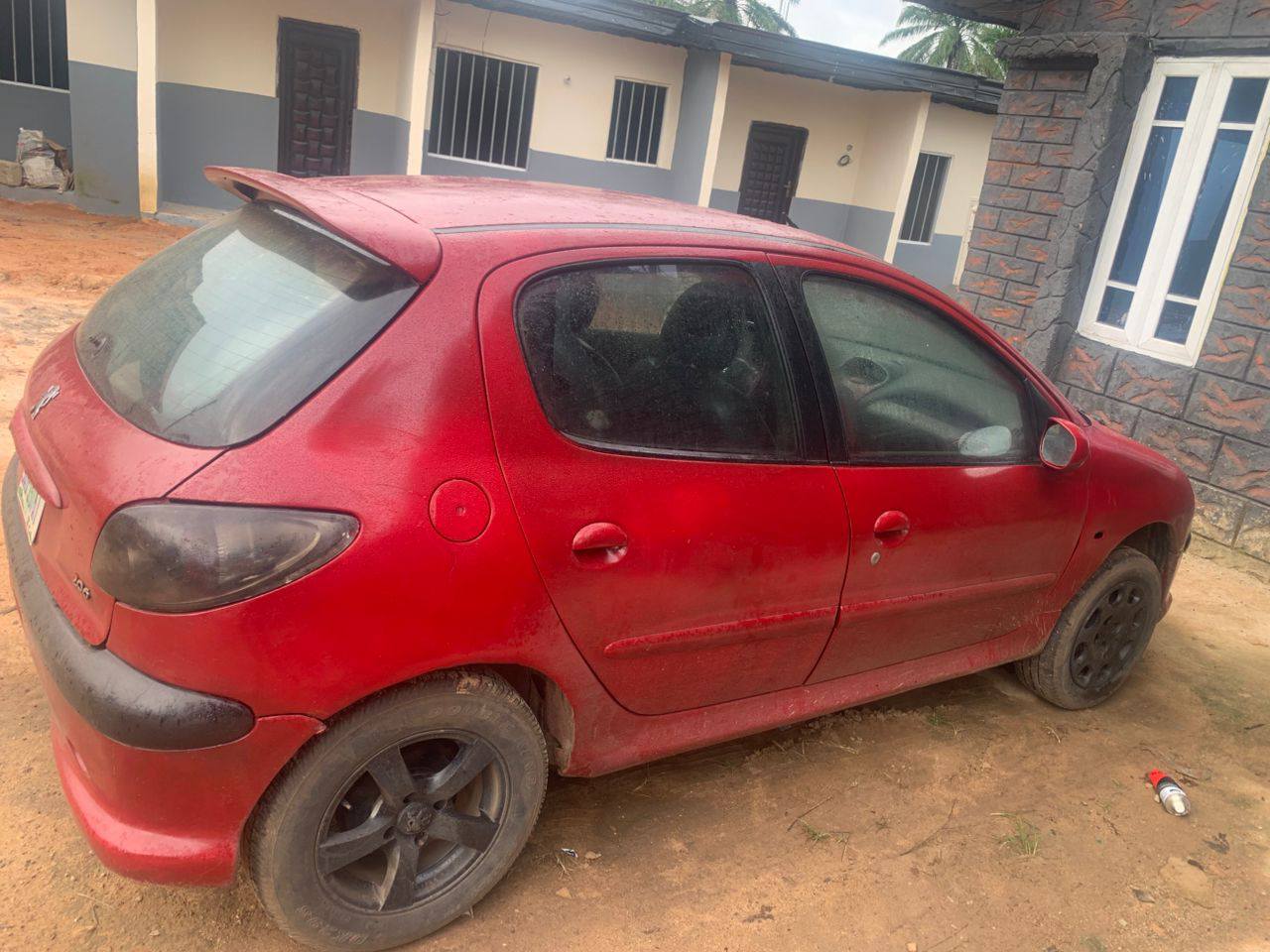 A picture of Peugeot 206 clean