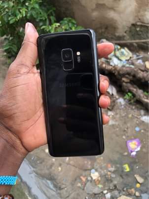 A picture of SAMSUNG S9