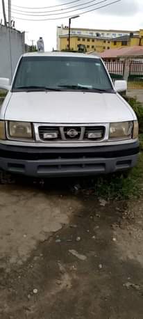 A picture of NISSAN FRONTIER 4