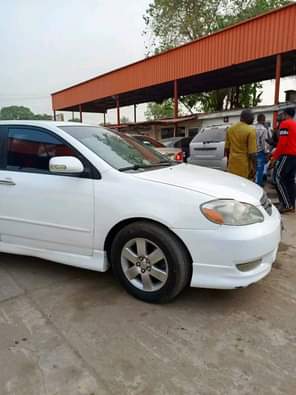 A picture of Belgium Standard Toyota Corolla S First Body 2004 with Panoramic