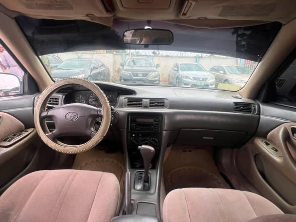 A picture of 2000 Toyota Camry camry pencil