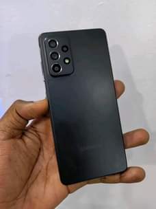 A picture of SAMSUNG A52