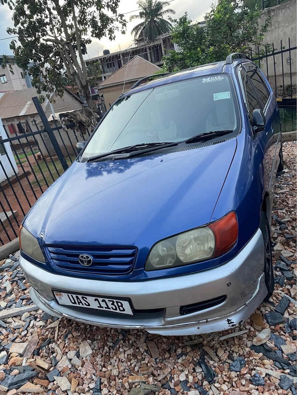 A picture of Toyota lpsum 1999