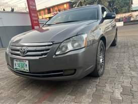 A picture of 2 years used first body Toks standard 2006 Toyota Avalon