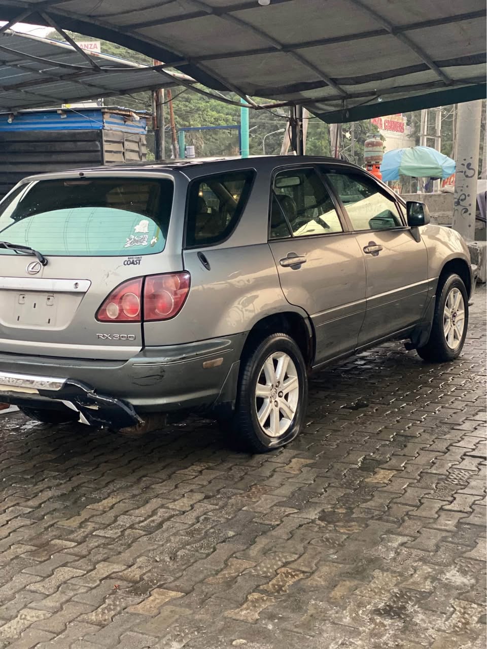 A picture of Lexus Rx300 4X4 drive fullest option call 07032085402