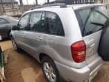 A picture of 2005 RAV 4 FIRST BODY engine and gear AC perfectly