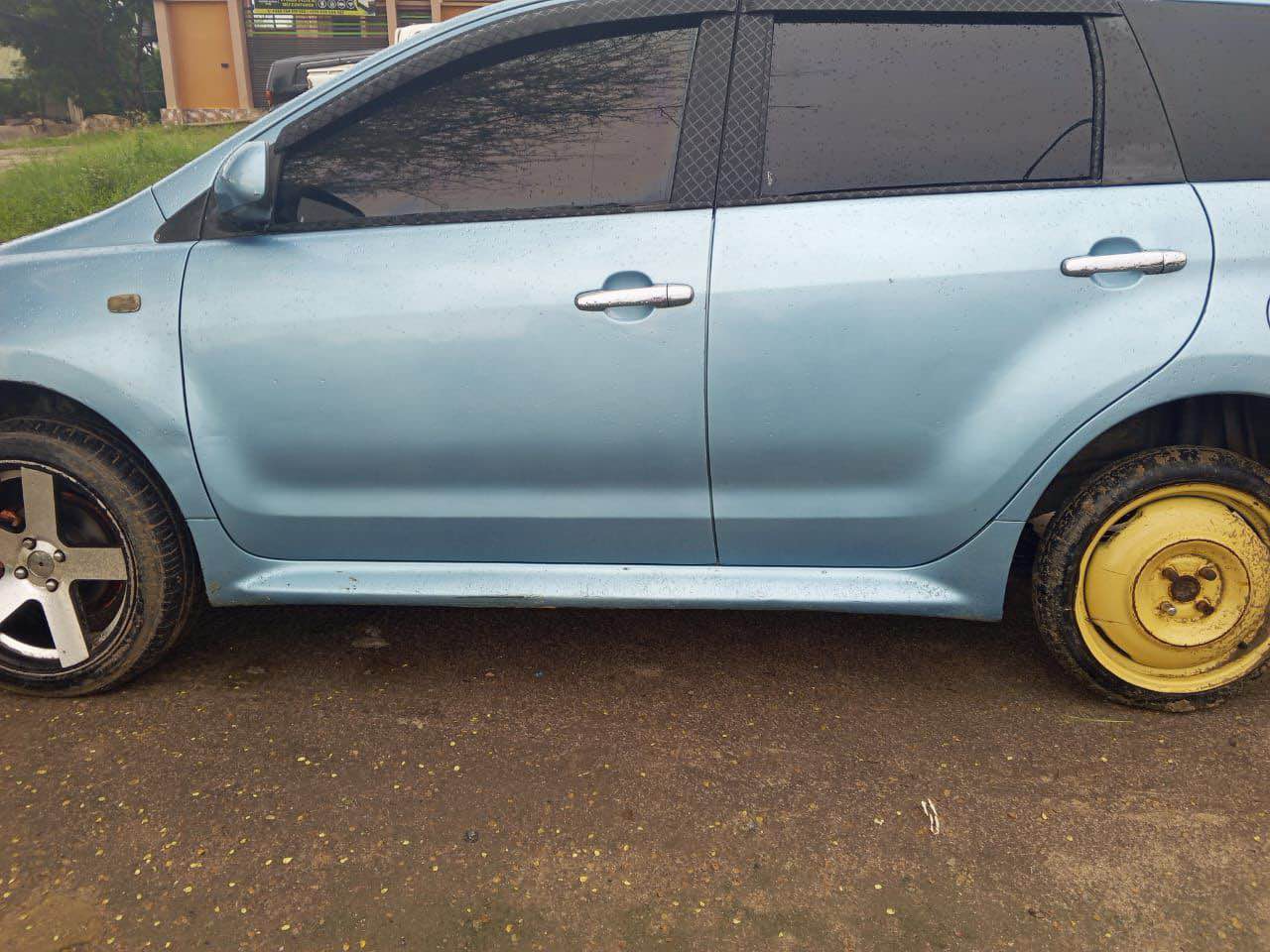 A picture of toyota ist