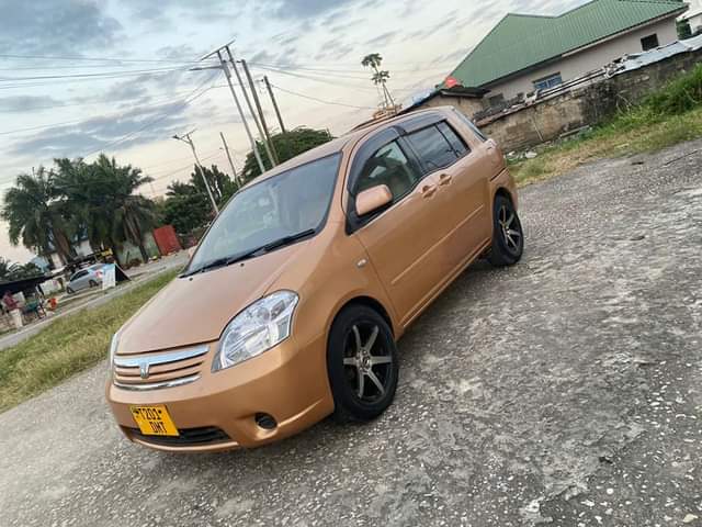 A picture of Toyota raum new