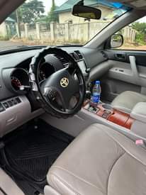 A picture of REGISTERED TOYOTA Highlander 2008 Super clean interior Enugu 9million