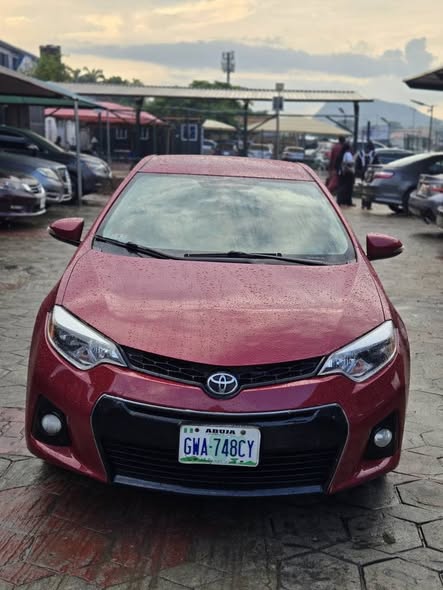 A picture of Neatly used 2015 Toyota corolla S going for just 11m