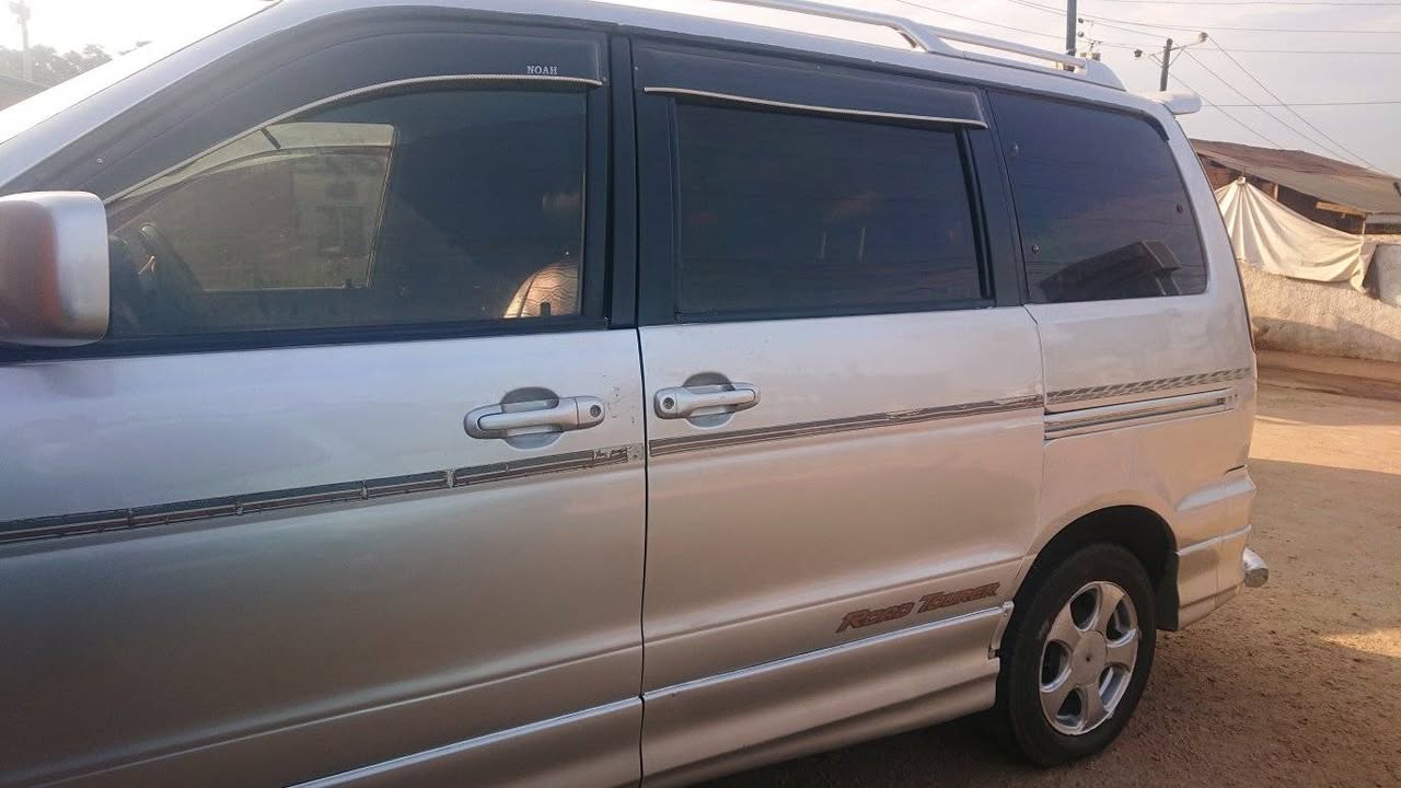 A picture of Toyota noah