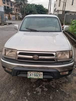 A picture of 2004 Toyota 4runner jeep.. pure first body Untempered engine gear