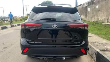 A picture of Toyota highlander 2021