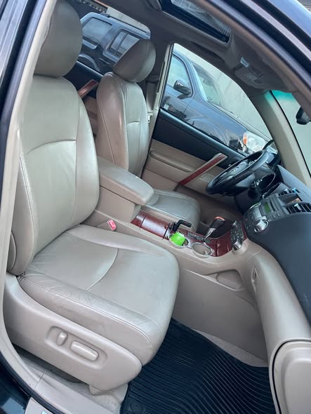 A picture of 2010 Toyota Highlander