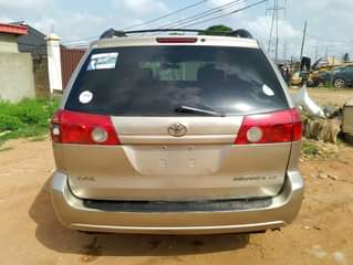 A picture of Awoof 2006 7 Toyota