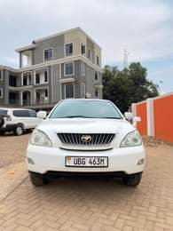 A picture of Toyota harrier 2007 model 2 4cc engine Buy and drive