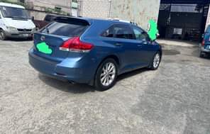 A picture of 2010 fullest option Toyota Venzakeyless panoramic roof power boot4 CYLINDERbuy