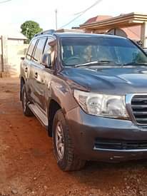 A picture of LAND CLUISER V8 BEI M45