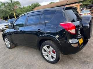 A picture of Toyota rav 4