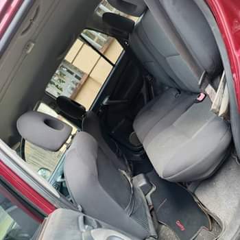 A picture of 2005 toyota Rav