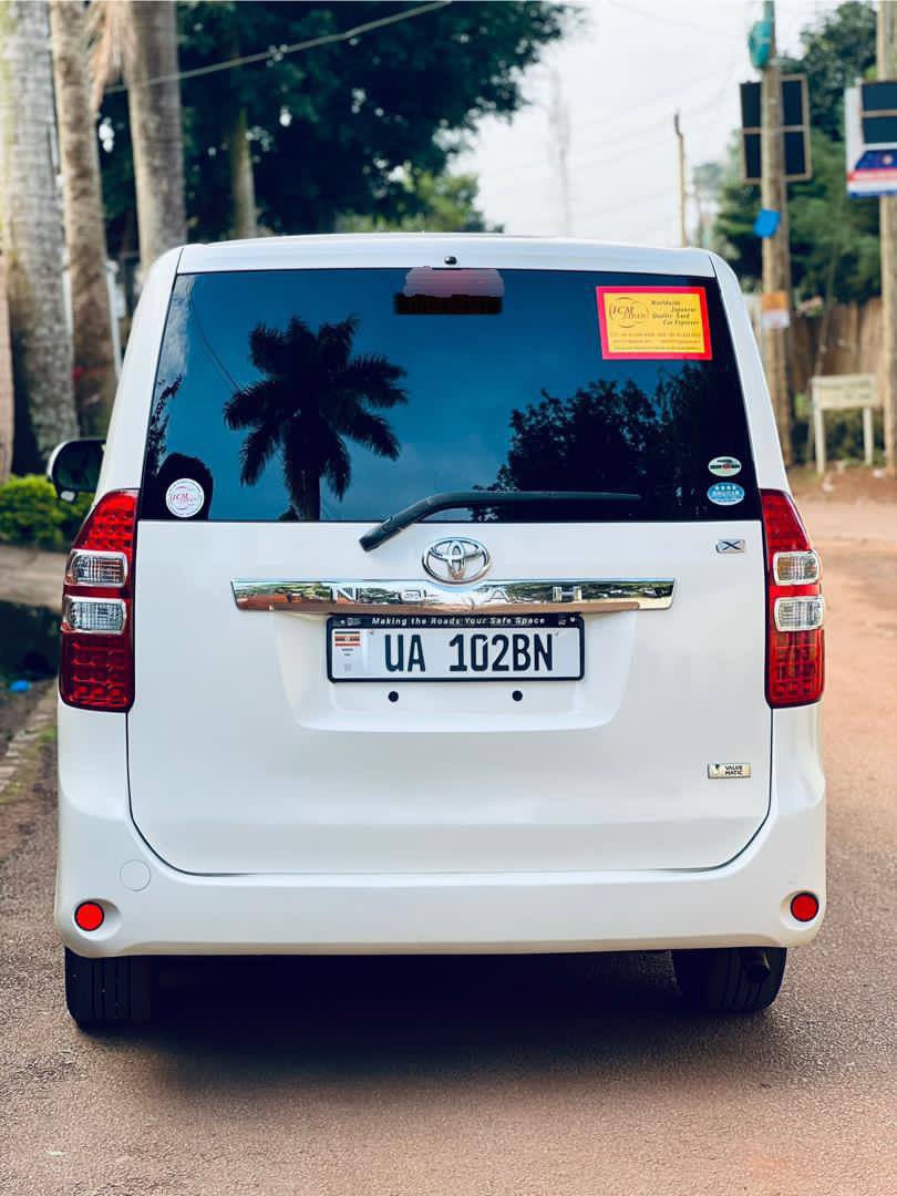 A picture of TOYOTA NOAH 2012 42M NEGOTIABLE 0706717170