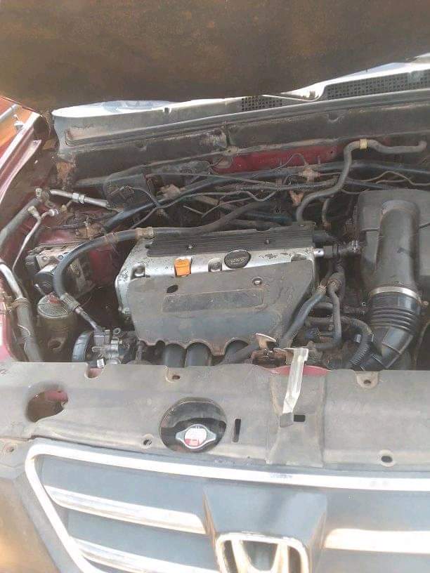 A picture of 06 Honda CR V is available for sell
