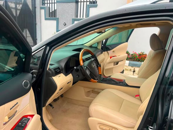 A picture of Tokunbo Lexus rx350 2011