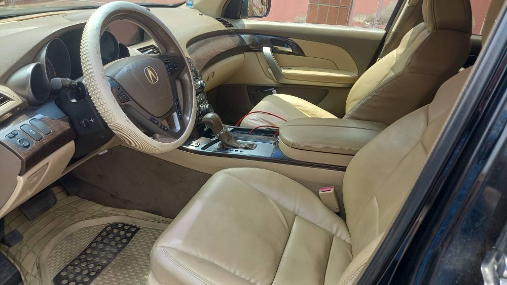 A picture of Acura MDX 2010