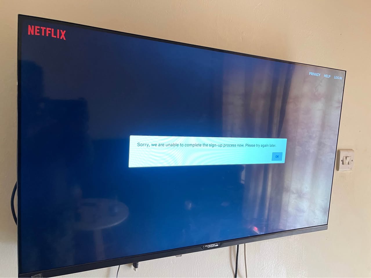 A picture of Smart TV 43 inch on sale price 450 000 location